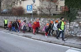 bambini accompagnato progetto Piedibus bambini accompagnato progetto Piedibus