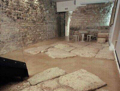 Resti del cardo maximus, Casa Terlago, foto di Gianni Zotta