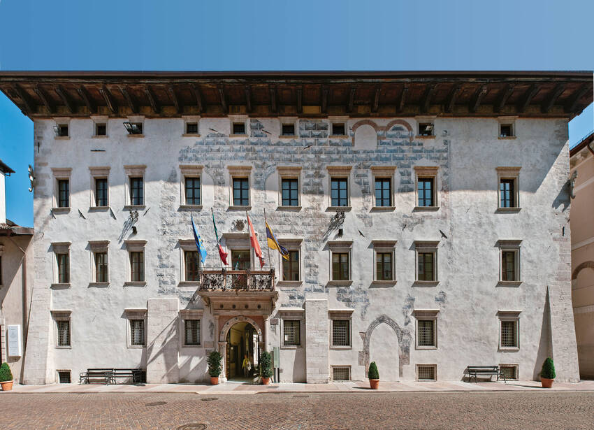 Facciata del Palazzo Thun