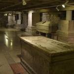 Tombe nella Basilica paleocristiana, foto di Luisella Decarli