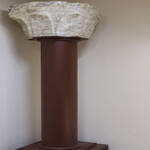 Uno dei capitelli degli archi d'ingresso, foto di Romano Magrone