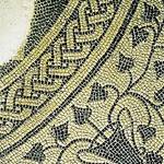 Dettaglio mosaico del triclinio all'interno dello spazio archeologico sotterraneo del Sas, foto di Zotta
