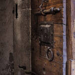 Dettaglio porta all'interno della Torre Civica
